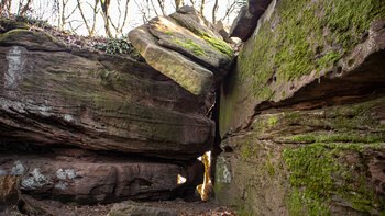 Spalten im Felsenmeer am Hüttenberg
