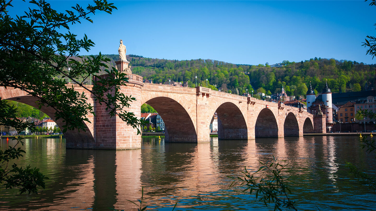 die Alte Brücke am Neckar in Heidelberg Alte Brücke am Neckar in Heidelberg