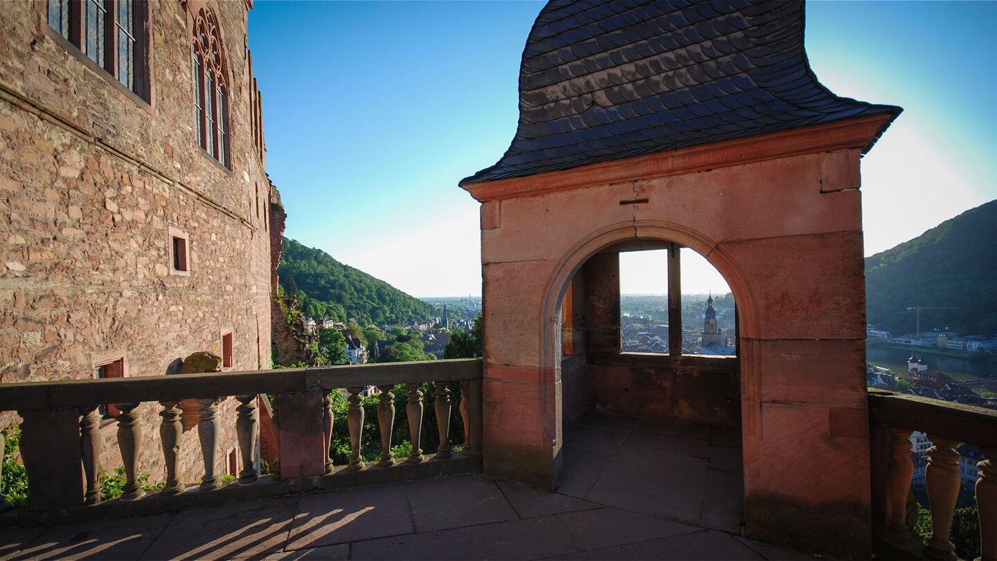 beeindruckenden Aussichtsterrasse - der Schlossaltan des Heidelberger Schlosses Aussichtsterrasse - der Schlossaltan des Heidelberger Schlosses