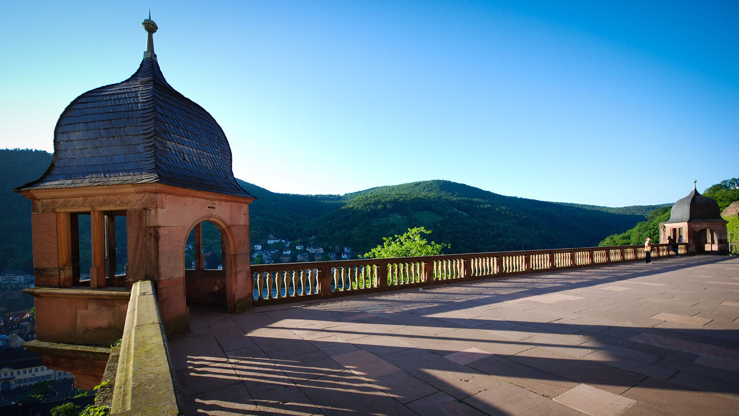 Die Aussichtsterrasse: Der Altan des Heidelberger Schlosses Die Aussichtsterrasse: Der Altan des Heidelberger Schlosses