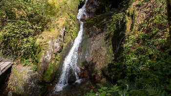 Edelfrauengrab-Wasserfälle sind sagenumwobene Wasserfälle im Gottschlägtal