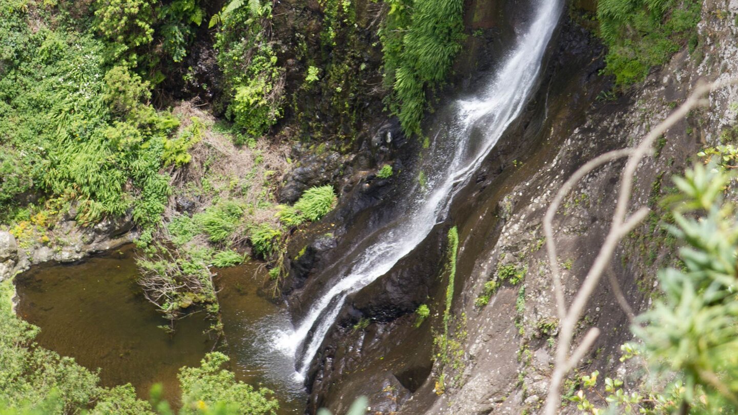 Ausblick hinunter in die Becken des El Chorros - La Gomera