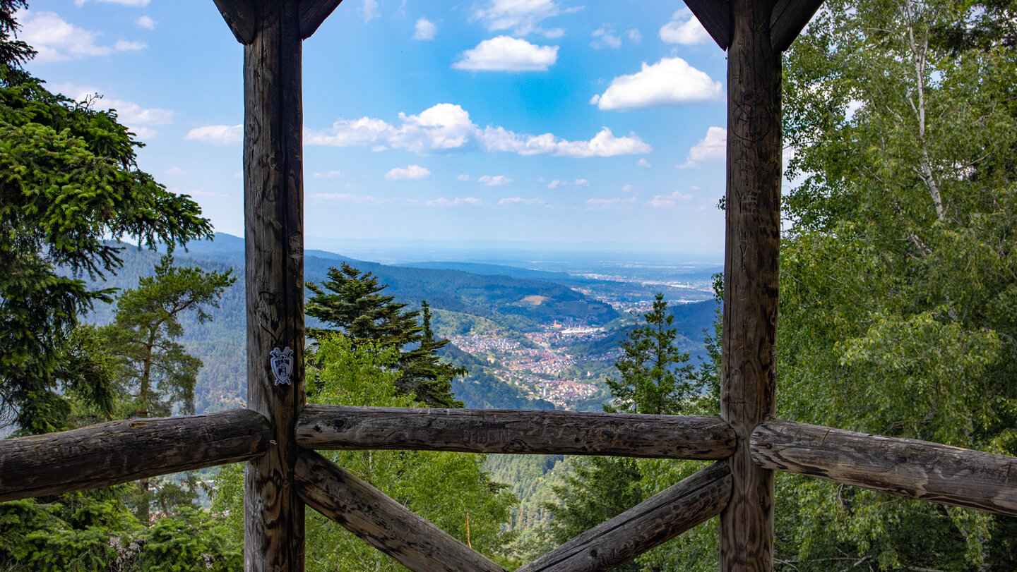 Ausblick vom Latschigfelsen übers Murgtal