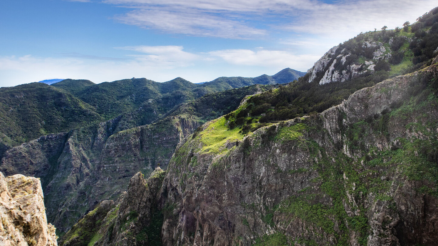 steil abfallende Felsklippen am Rand der Hochebene Teno Alto