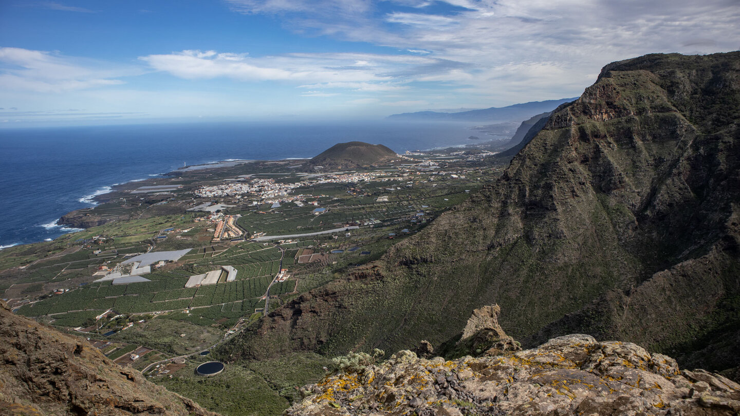 Ausblick auf die flache Nordwestküste der Insel Teneriffa