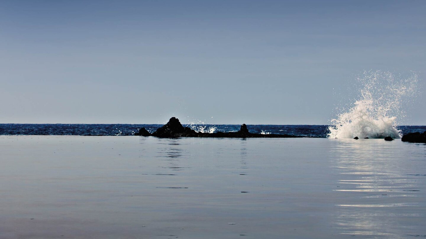 geschütztes Bassin mit ruhigem Wasser in Pozo de las Calcosas auf El Hierro geschütztes Bassin mit ruhigem Wasser in Pozo de las Calcosas auf El Hierro