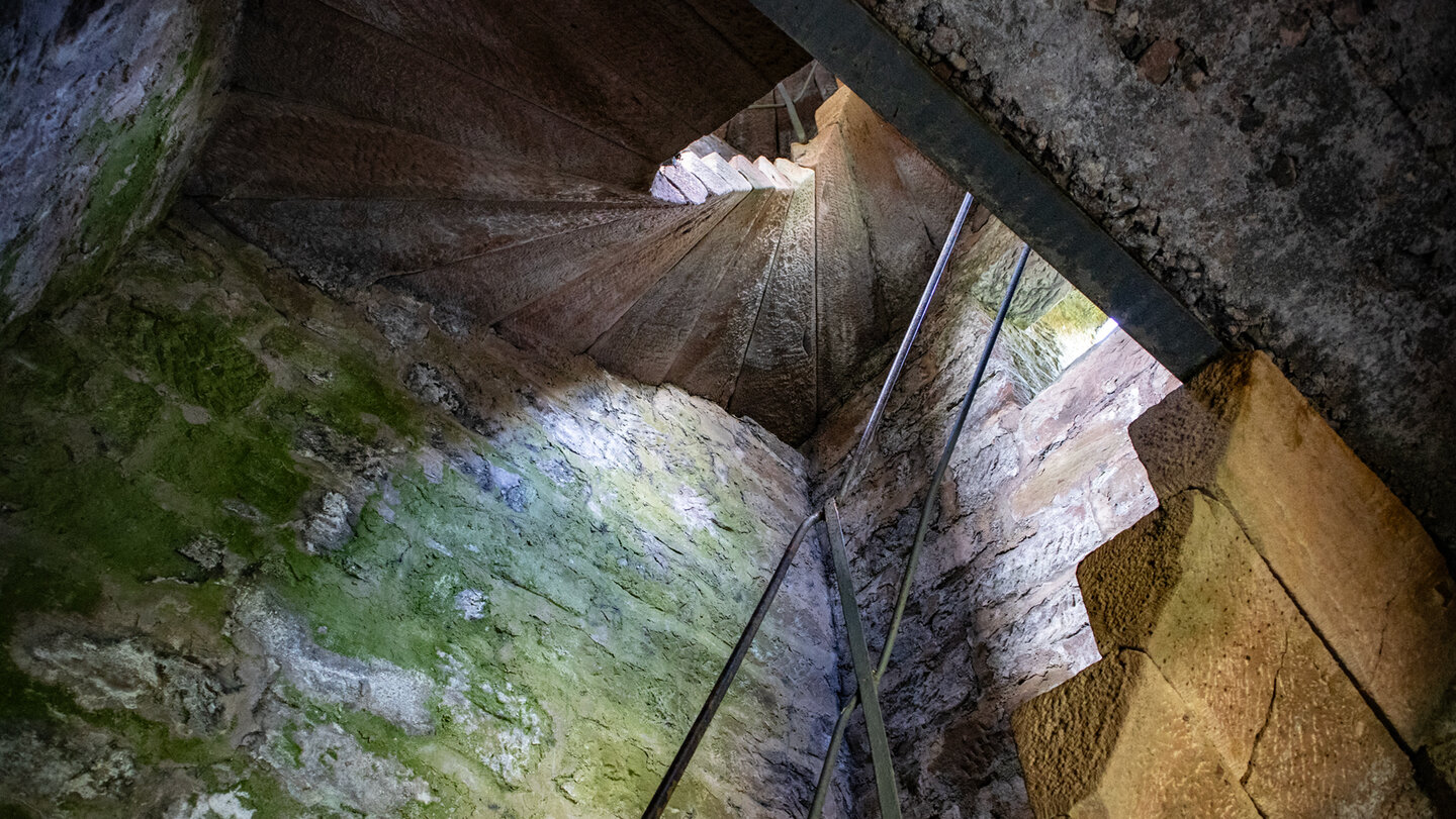 Windeltreppe im Haberer Turm führt zur aussichtsreichen Spitze