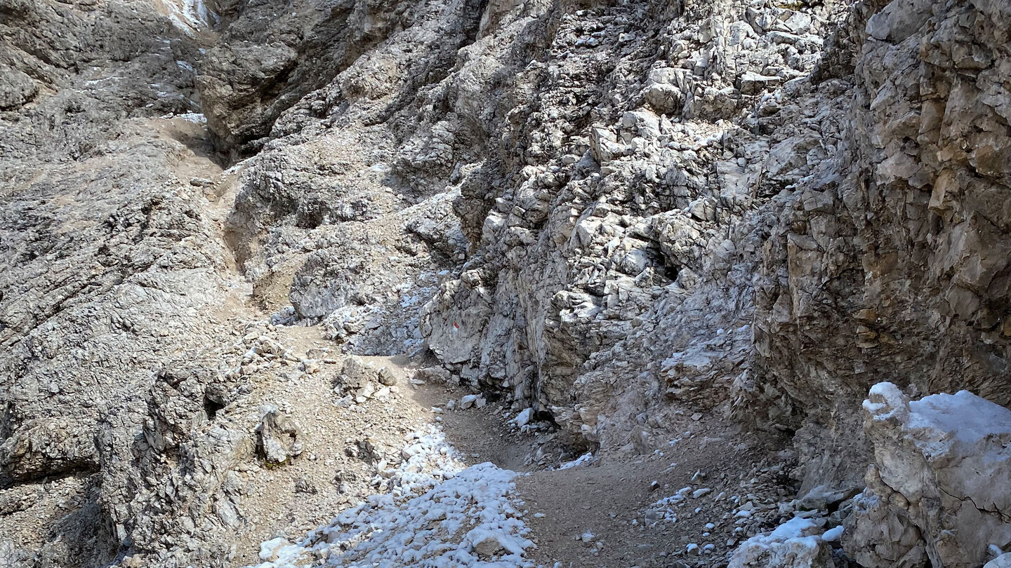 Blick auf den Bergpfad