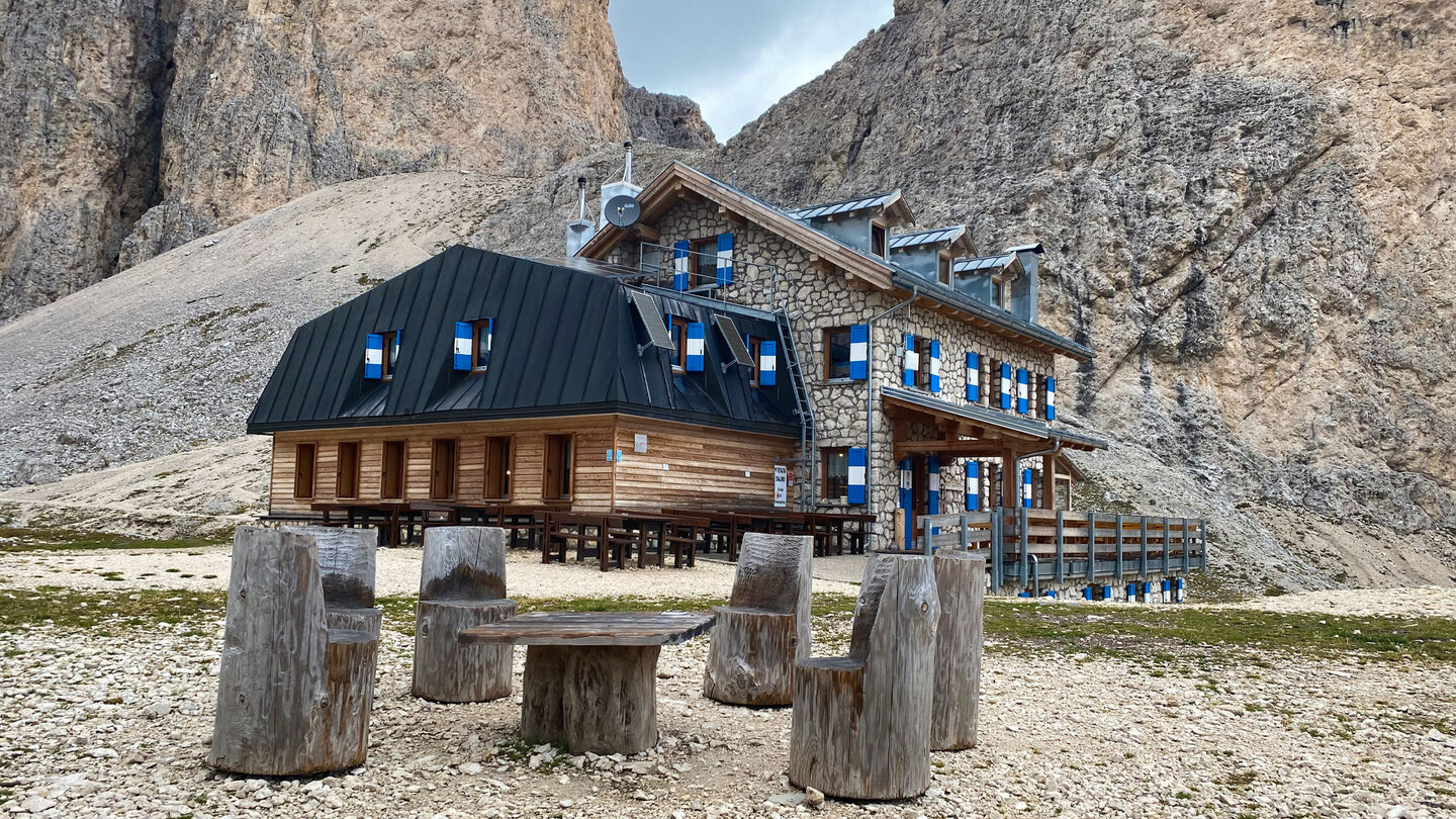 Rastplatz vor der Antermoiahütte