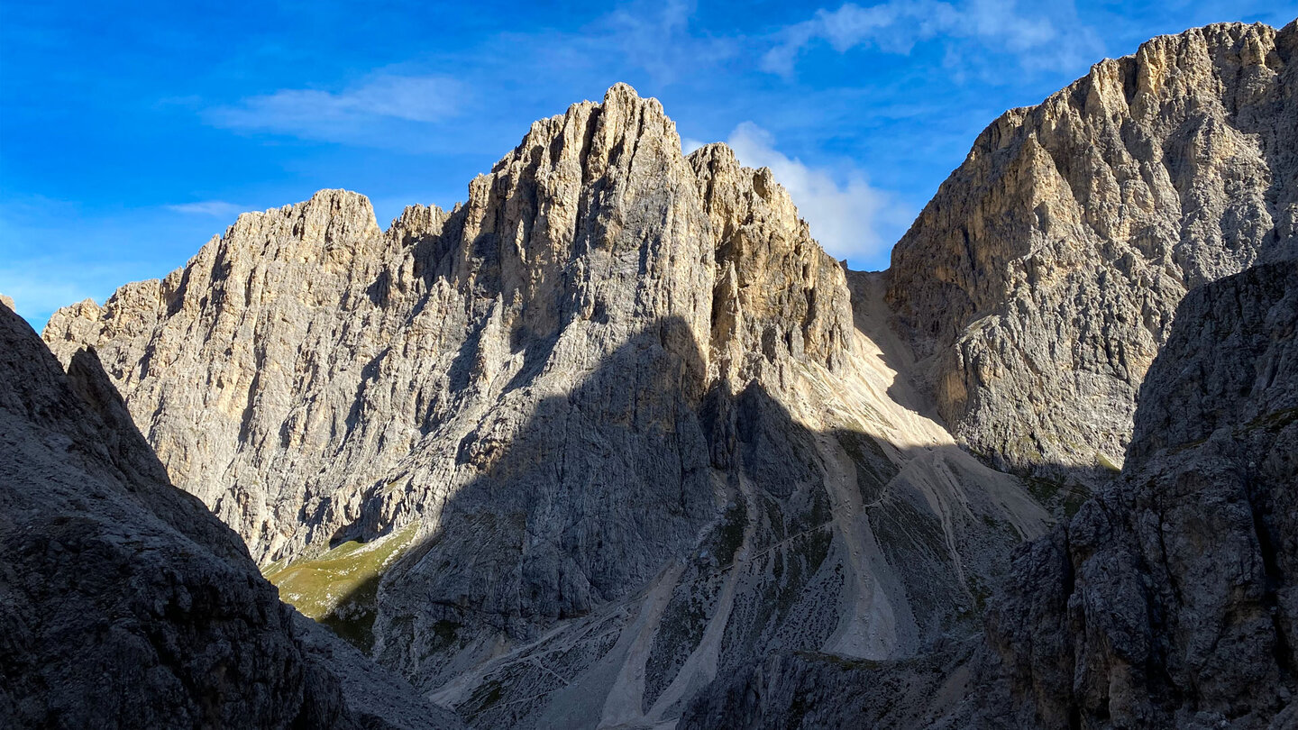strahlend leuchtende Bergspitzen