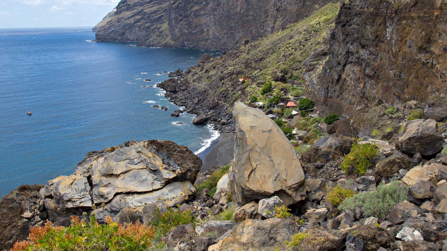 der Strand Playa de la Veta befindet sich direkt an der Steilküste der Insel La Palma der Strand Playa de la Veta befindet sich direkt an der Steilküste