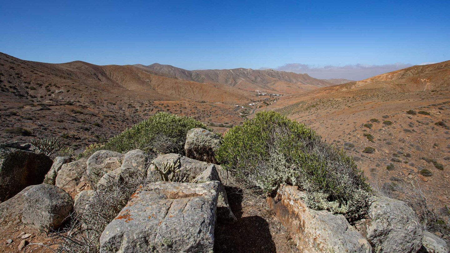 Ausblick über das Tal von Betancuria mit dem Örtchen Vega de Río Palmas