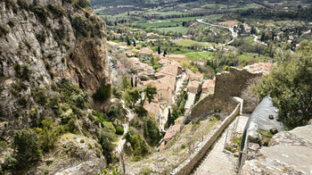 Blick von der Kapelle Notre-Dame de Beauvoir auf Moustiers-Sainte-Marie