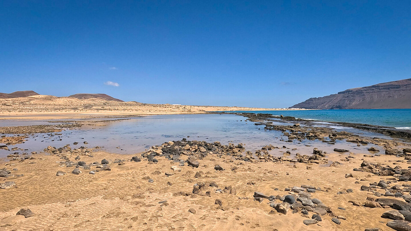 Caleta del Sebo und das Risco de Famara von El Salado Caleta del Sebo und das Risco de Famara von El Salado
