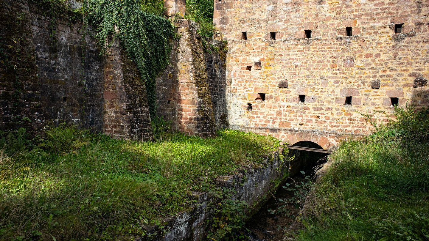 Ruine der alten Fabrik »Usine De Dietrich« im Jaegerthal Ruine der aUsine De Dietrich im Jaegerthal