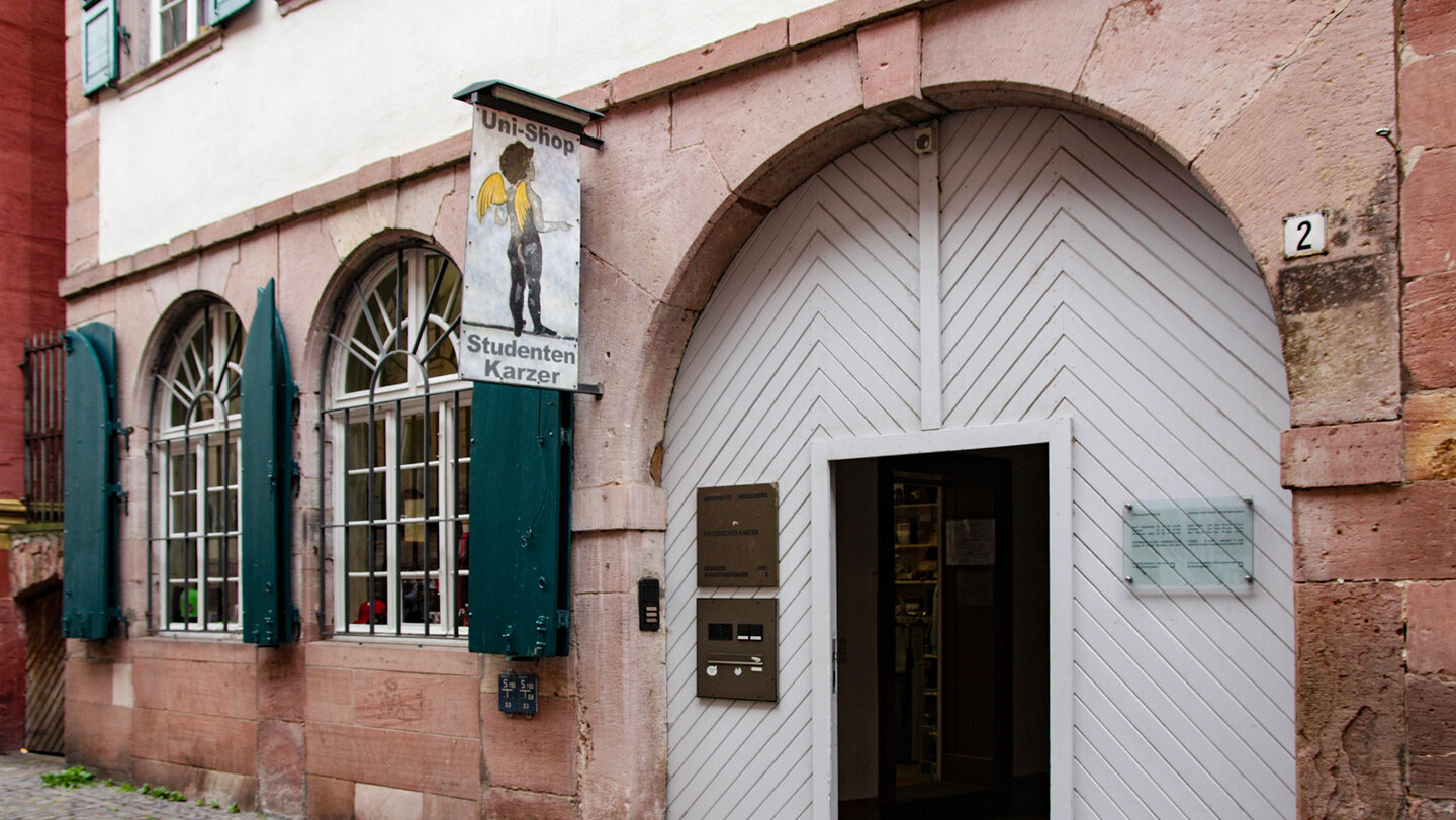 Eingang zum Studentenkarzer in Heidelberg Eingang zum Studentenkarzer in Heidelberg