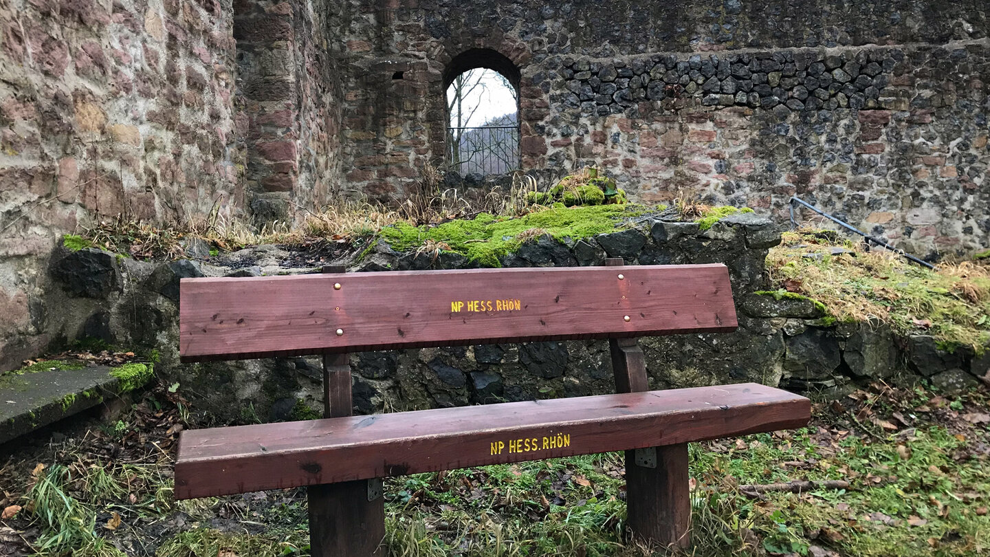Für eine Pause in der Ruine Auersburg Pause in der Ruine Auersburg
