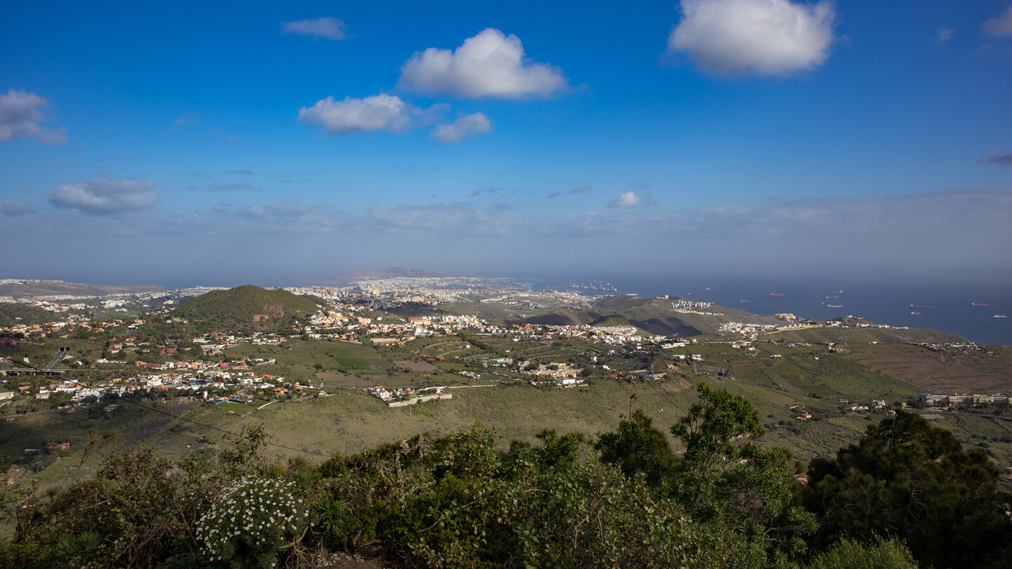 die Inselhauptstadt Las Palmas de Gran Canaria von der Caldera de Bandama
