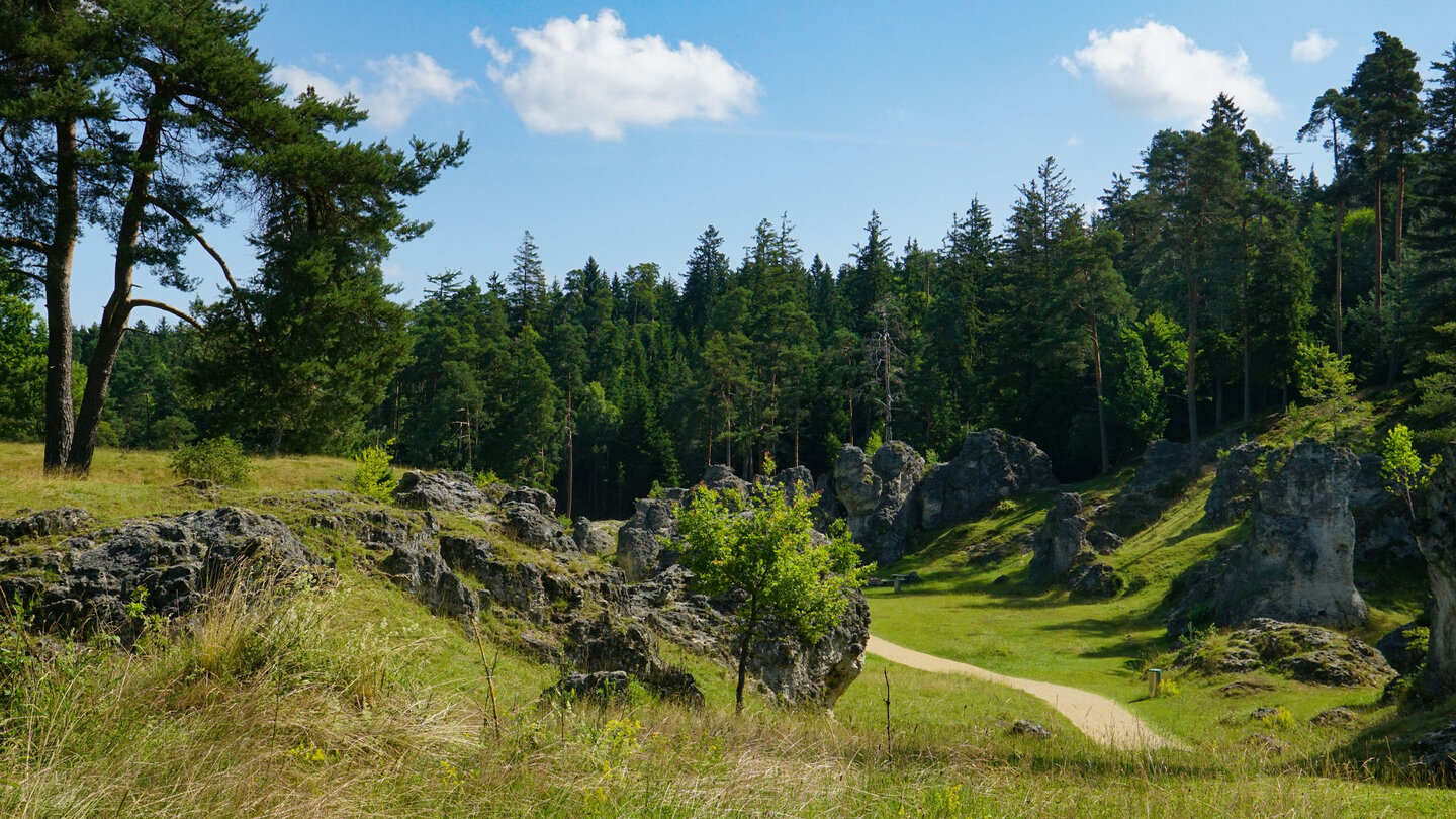 Erholung pur im Felsenmeer im Wental auf der Schwäbischen Alb Erholung pur im Felsenmeer im Wental
