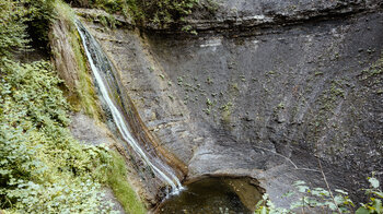 das gewaltige Becken des Schleifenbachwasserfalls