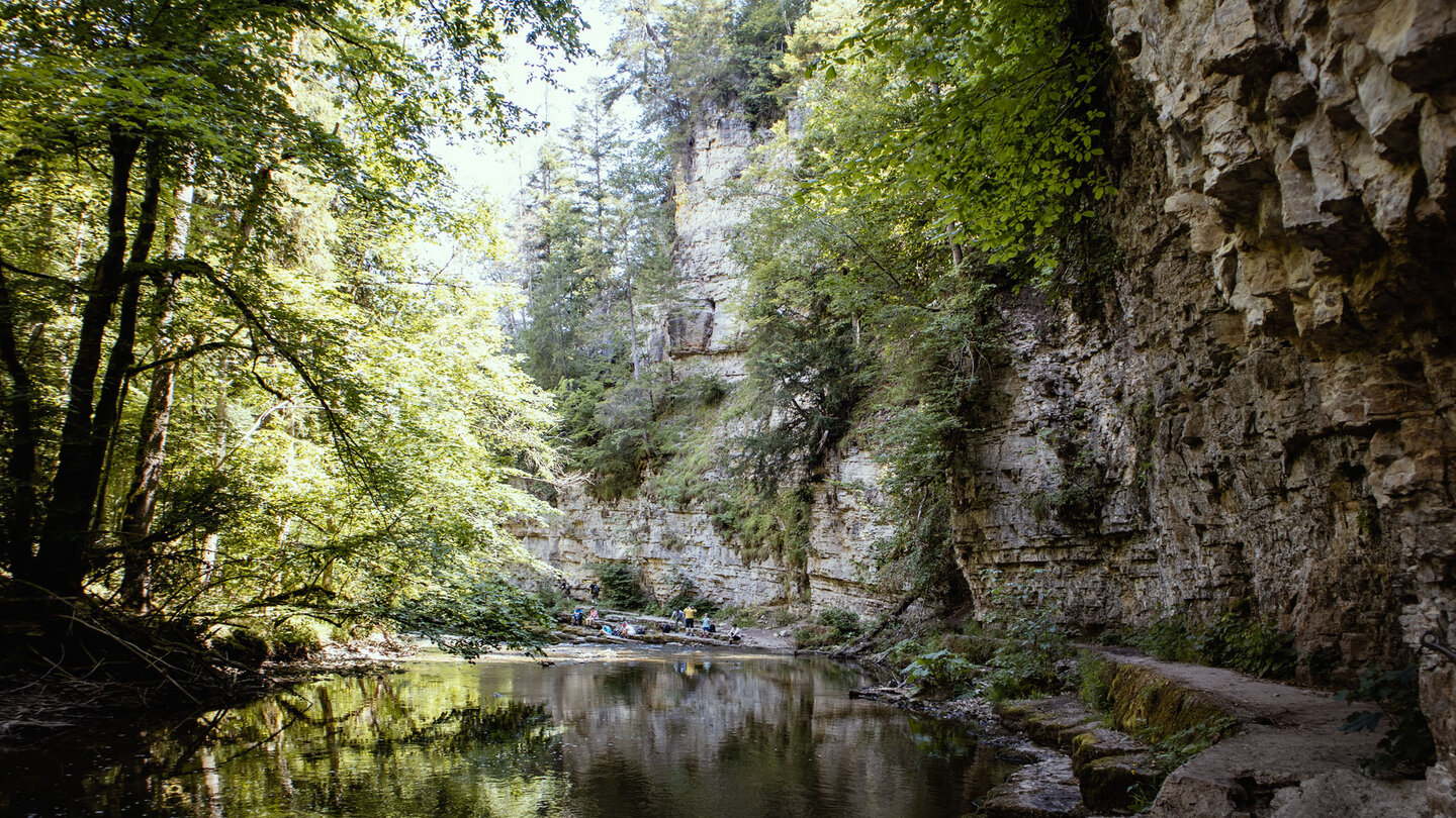 steil aufragende Felswände am Wutachaustritt