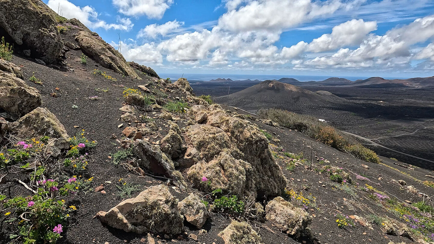 Wanderpfad am Kraterrand des Montaña de Guardilama