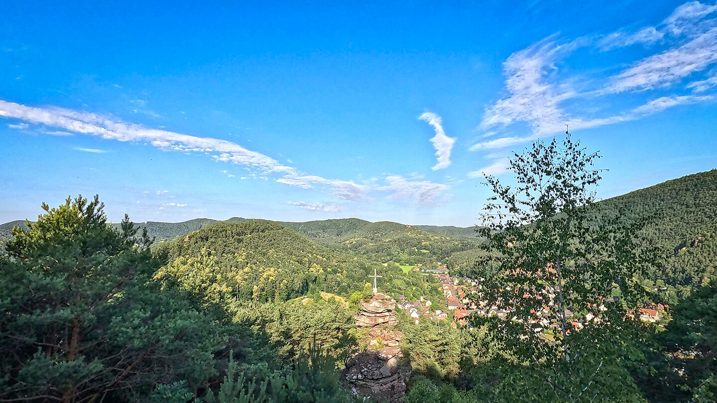 Das Gipfelkreuz der Hornsteinfelsen bei Lug Das Gipfelkreuz der Hornsteinfelsen bei Lug