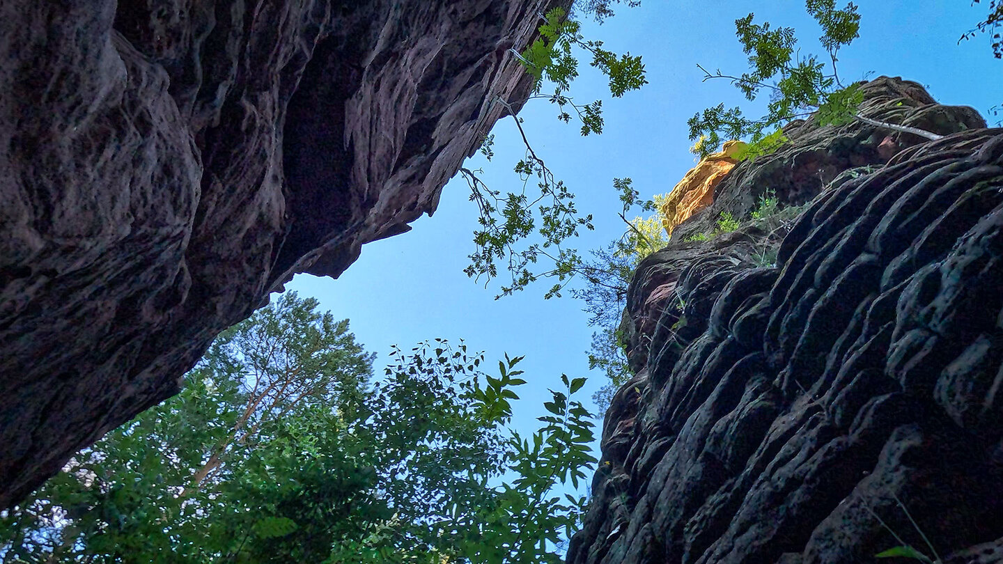 Zwischen den Buntsandsteintürmen der Hornsteinfelsen Zwischen den Buntsandsteintürmen der Hornsteinfelsen