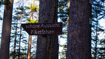 Wegweiser zum Pikettfelsen