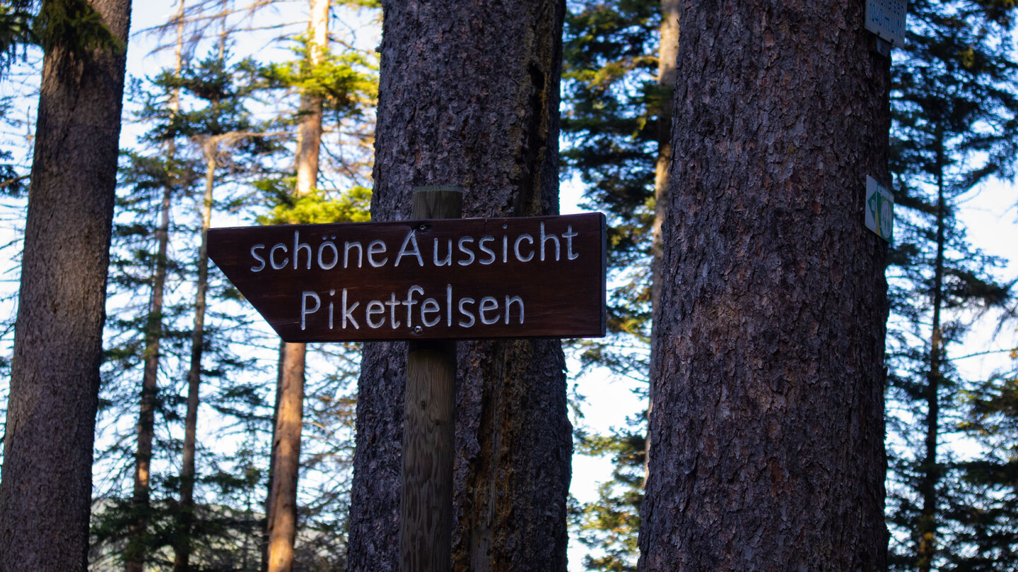 Wegweiser zum Pikettfelsen