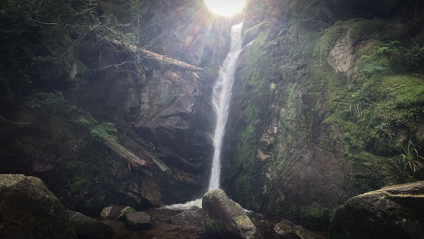 Sonnenstrahlen am Wasserfall Cascade du Rudlin