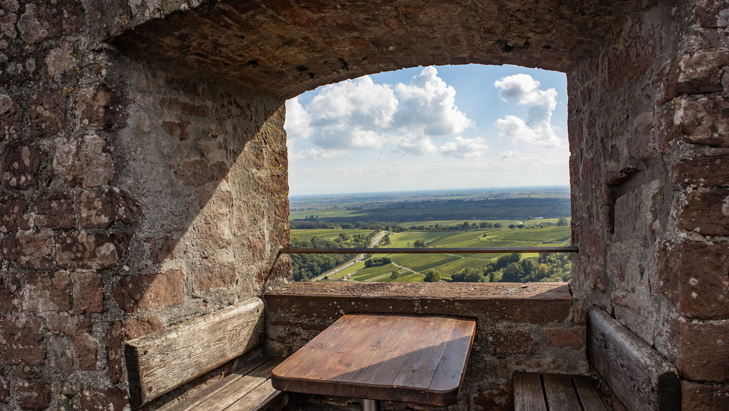 Panoramafenster der Burg Landeck bei Klingenmünster