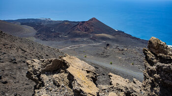 Ausblick über den Vulkan Teneguía bis zur Saline