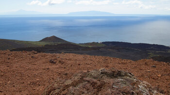 Ausblick über die Lavafelder des Teneguía bis La Gomera