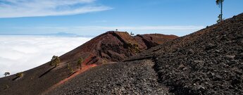 Wanderpfad am Vulkan Martín mit Teneriffa im Hintergrund