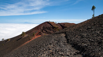 Wanderpfad am Vulkan Martín mit Teneriffa im Hintergrund