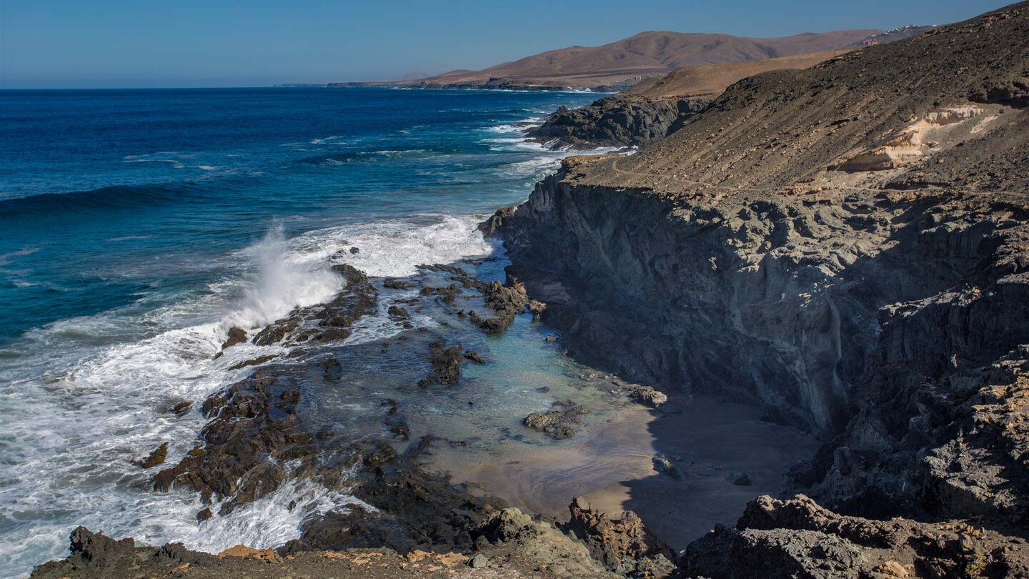 Gezeitenbuchten, Felsklippen und Meerwasserpools bei Aguas Verdes