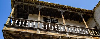 historischer Holzbalkon in der Altstadt von Tazacorte