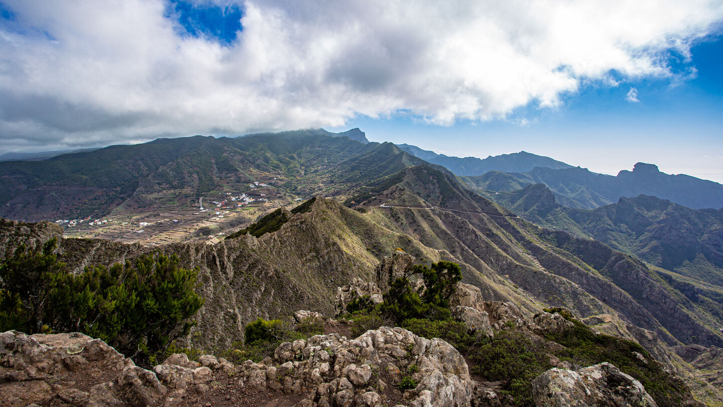 sensationeller Ausblick vom Baracán über die Gipfelkämme des Teno-Gebirges