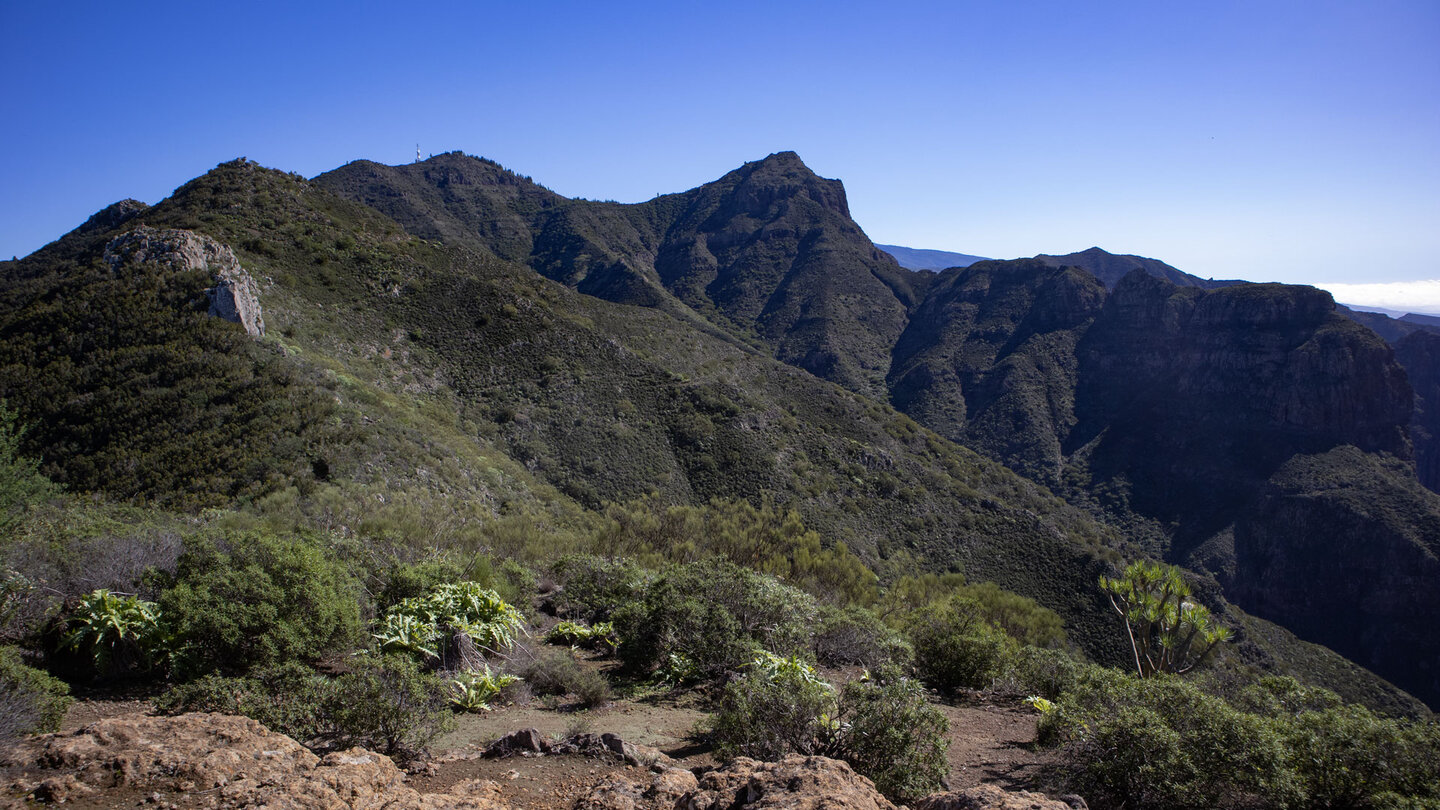 Ausblick entlang der Cumbres de Bolico mit Cruz de Gala und Risco Verde