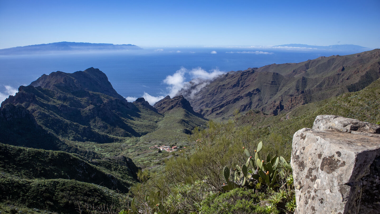 die Inseln La Gomera und La Palma hinter dem Teno-Gebirge mit dem Örtchen Carrizales Alto