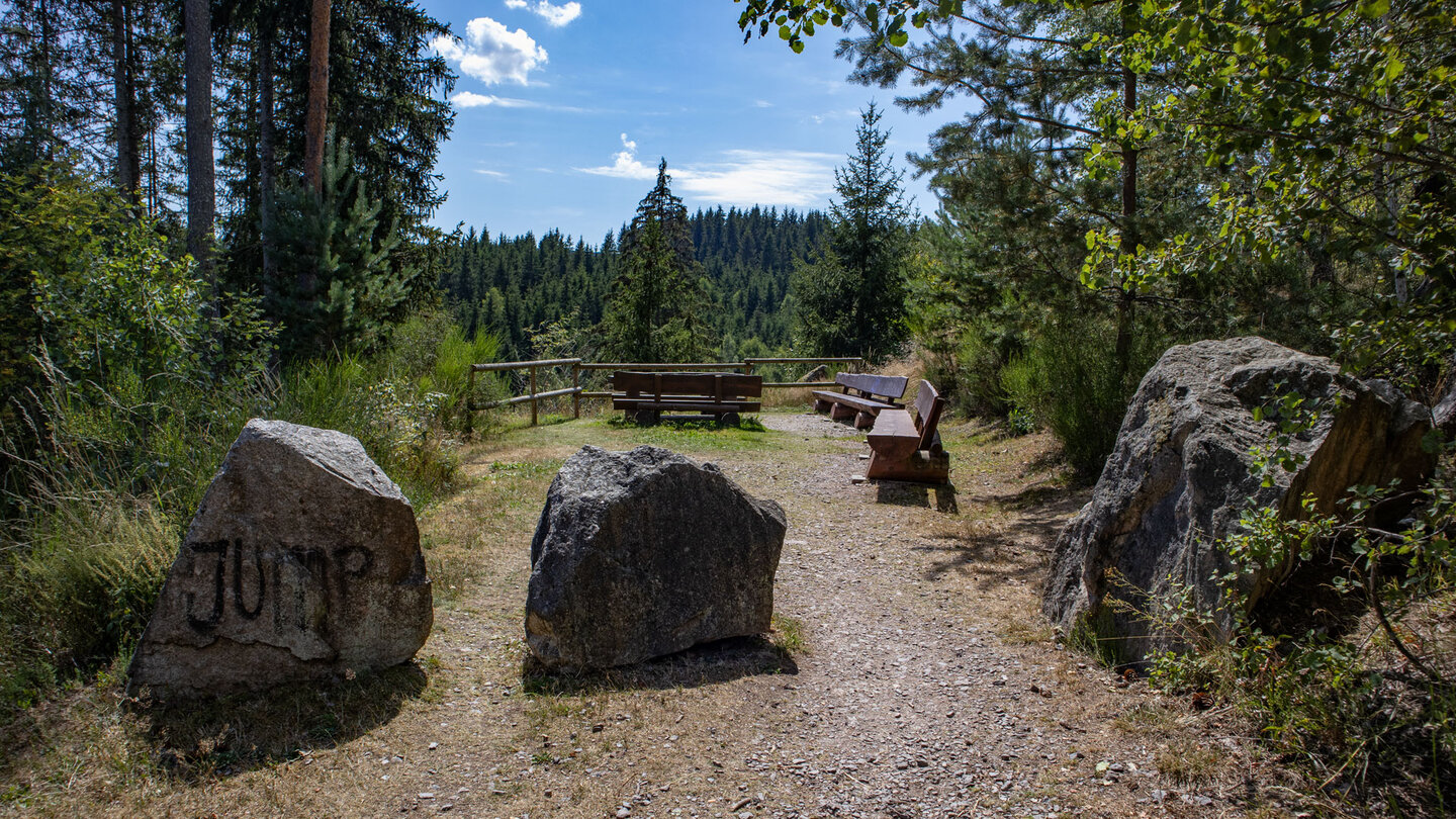 Rastplatz oberhalb des Roodbach-Wasserfalls