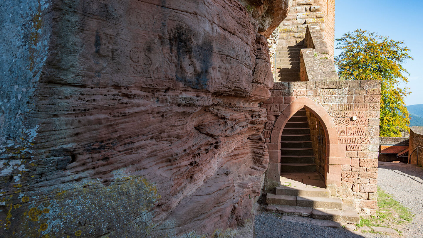 Treppenaufgang der Burg Trifels