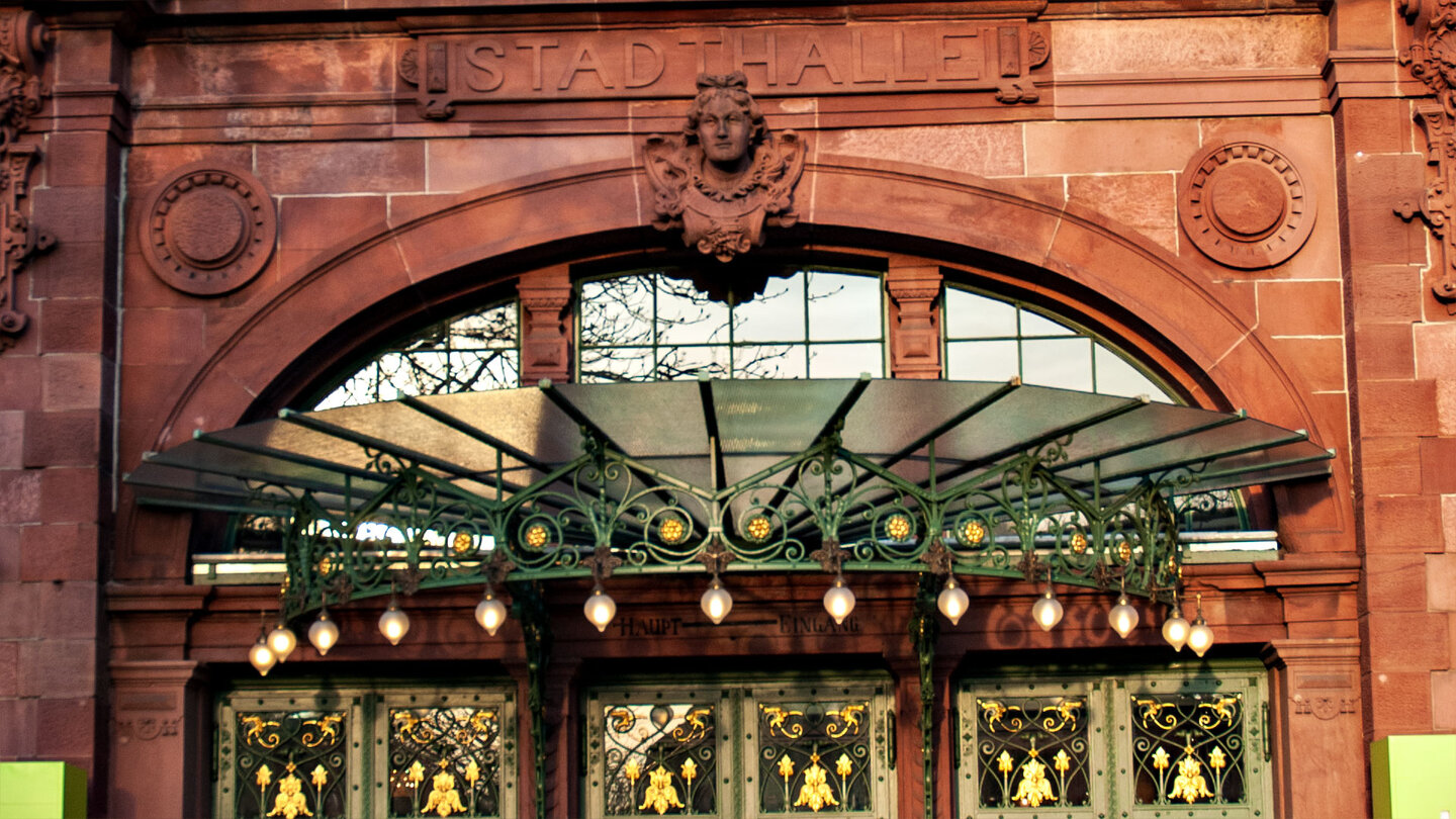 Eingang zur Heidelberger Stadthalle Eingang zur Heidelberger Stadthalle