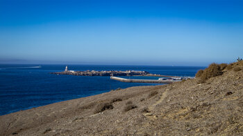 Rückblick vom Observatorio de Aves Planeadoras Punta Camorro zum Hafen von Tarifa