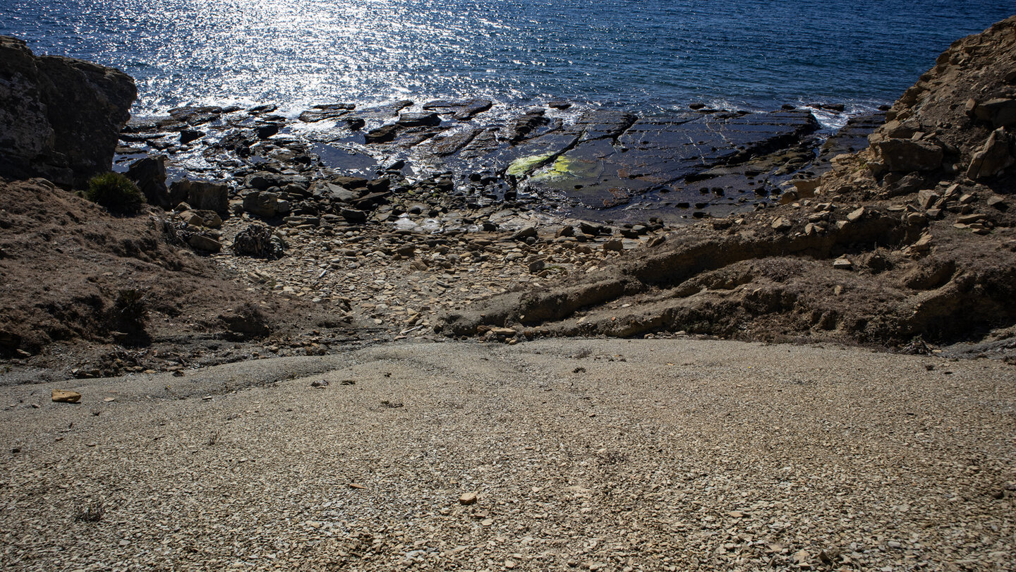Tarifa ist der perfekte Ort, um bei Ebbe Felsen und den Flysch del Estrecho zu erkunden