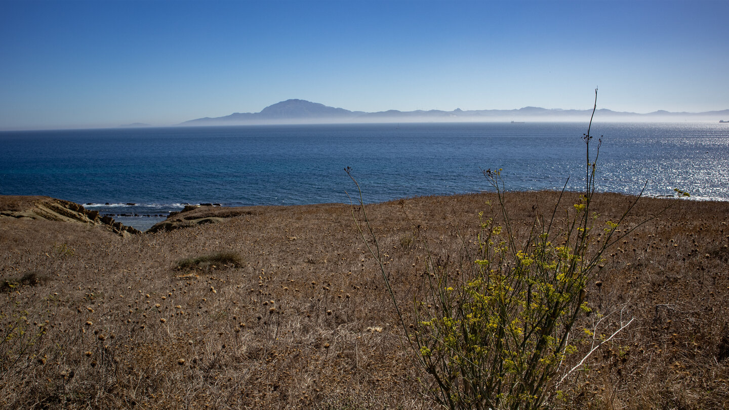 Ausblick nach Afrika zum 851 Meter hohen Jbel Musa in Marokko