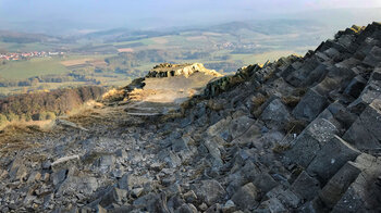 Ausblick von der Abtsrodaer Kuppe über die Basaltfelsen