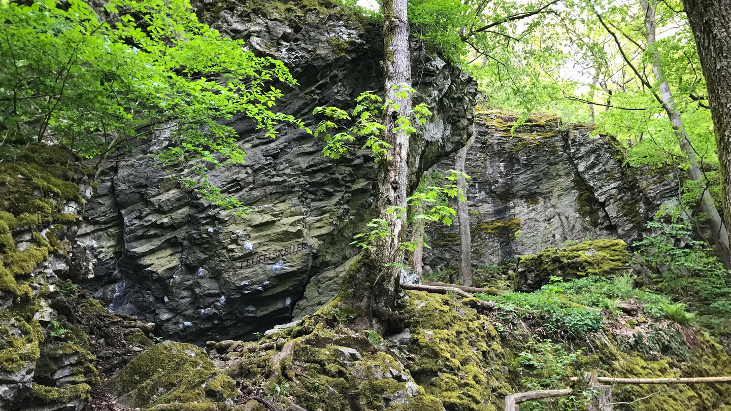 die Teufelskeller Höhle entlang der Wanderung Teufelskeller Höhle entlang der Wanderung