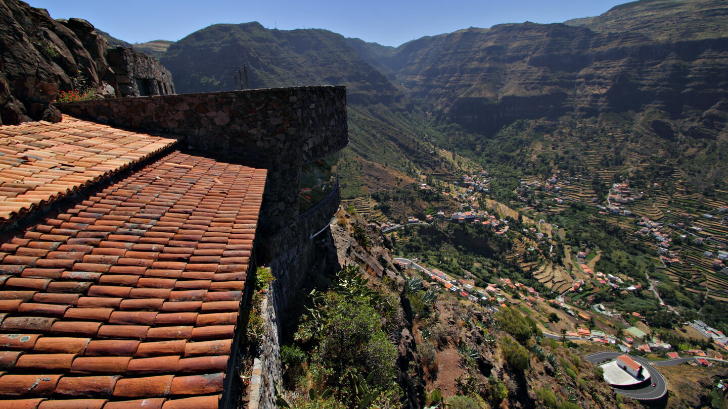 tief unterhalb des Mirador César Manrique liegt El Retamal auf La Gomera tief unterhalb des Mirador César Manrique liegt El Retamal auf La Gomera